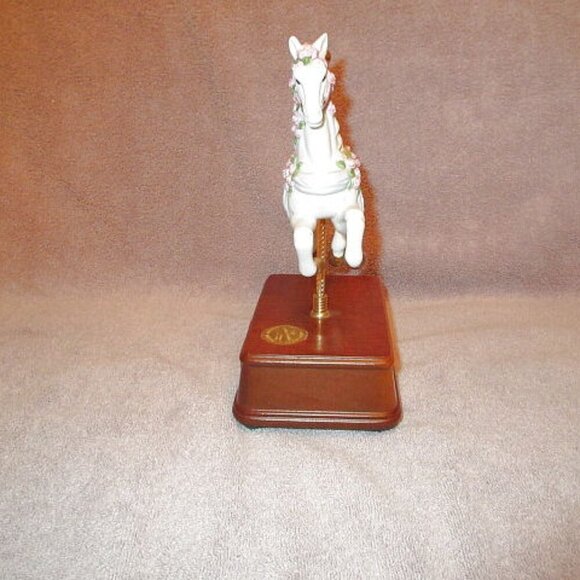 1989 VTG The San Francisco MUSIC BOX Carousel HORSE Goes Up & Down VIDEO Moves - Picture 6 of 13